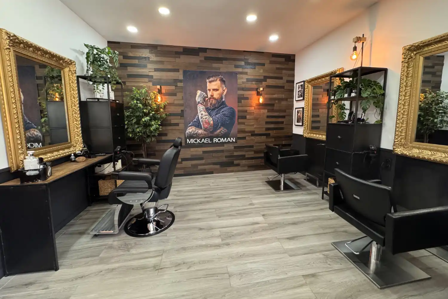 Salon Mickael Roman, ambiance et savoir-faire