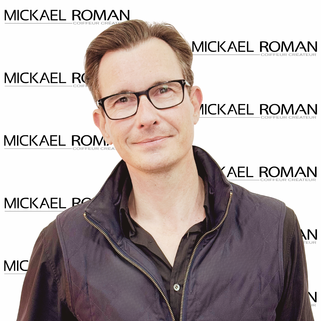 Edouard, coiffeur visagiste et coloriste au Salon Mickael Roman à Vayres