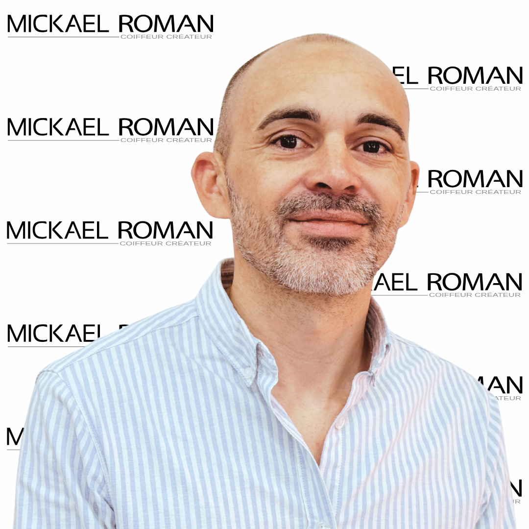 Romain, coiffeur visagiste et fondateur du Salon Mickael Roman à Vayres